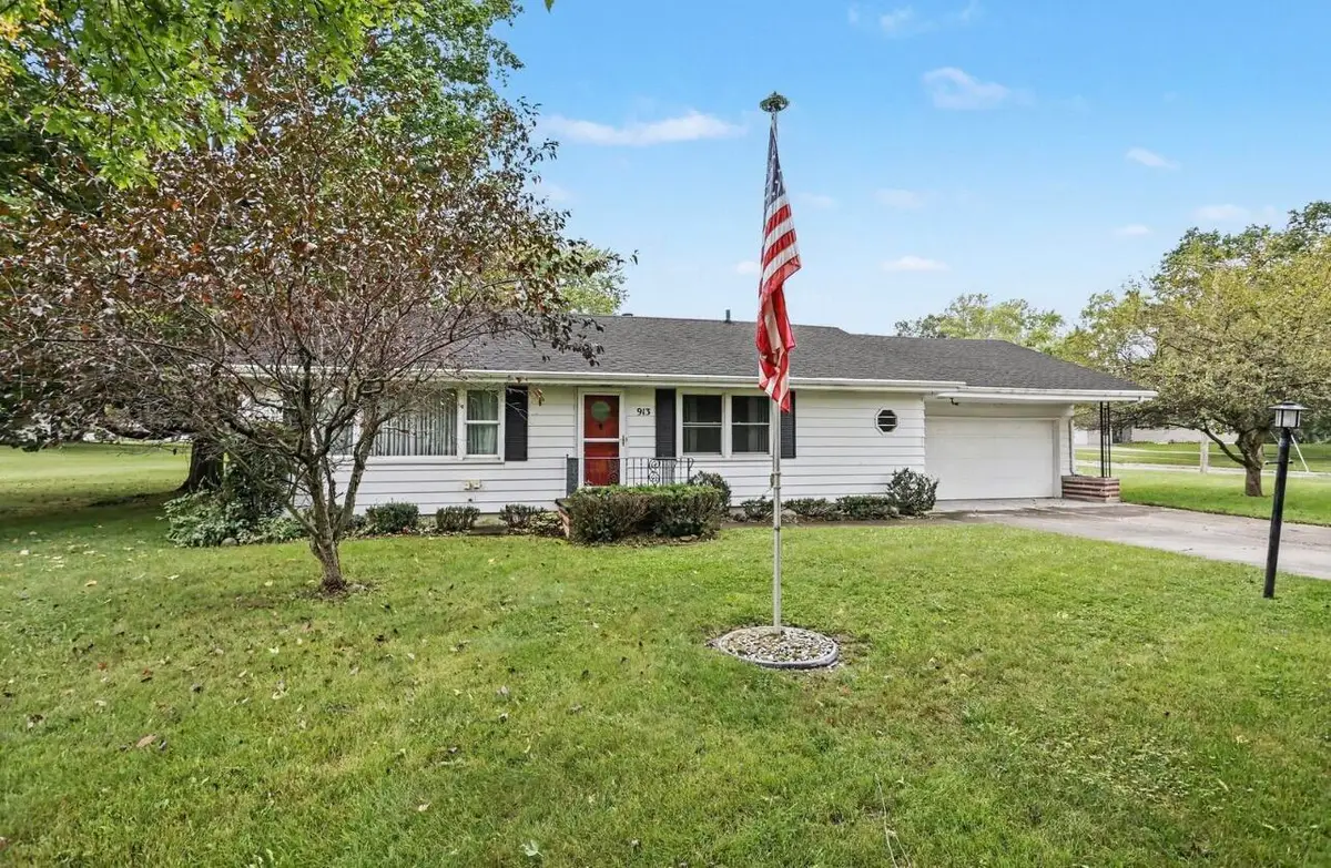 913 Main Street, Buchanan, MI 49107 - #1
