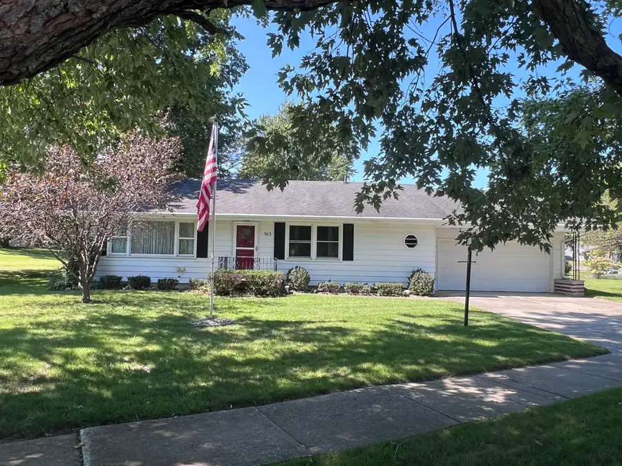 913 Main Street, Buchanan, MI 49107 - #2