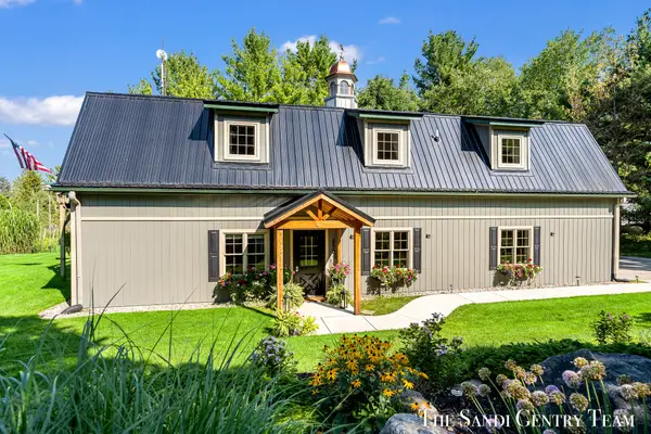 8567 Chuckanut Drive, Montague, MI 49437