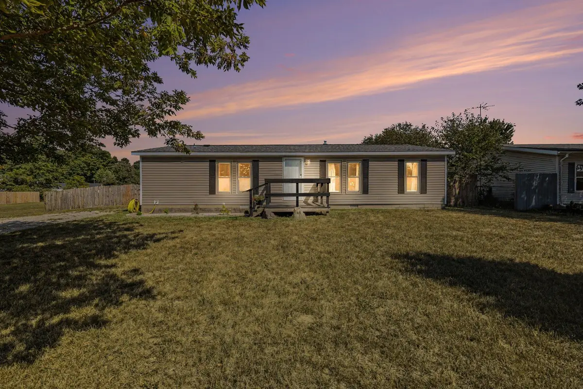 611 Locust Street, Howard City, MI 49329 - #1
