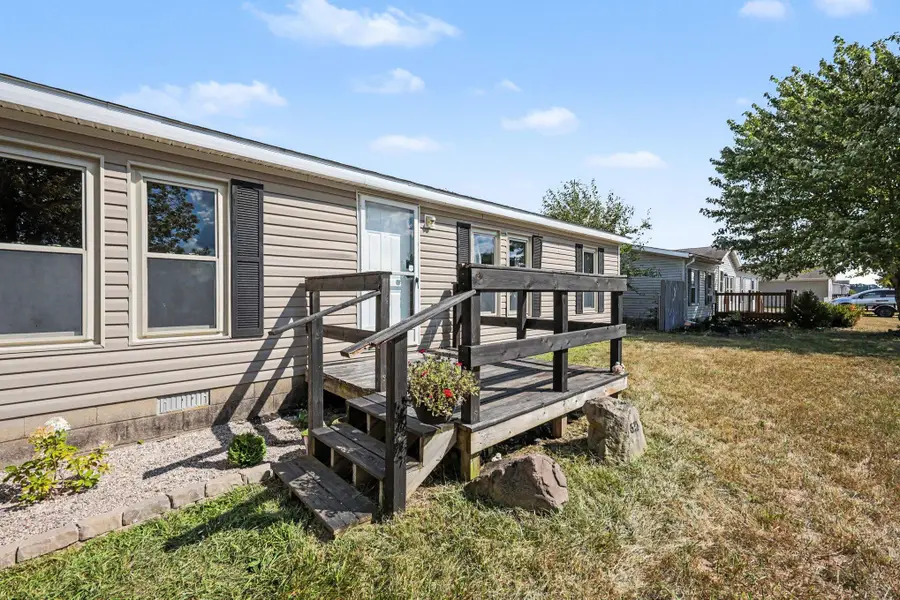 611 Locust Street, Howard City, MI 49329 - #2