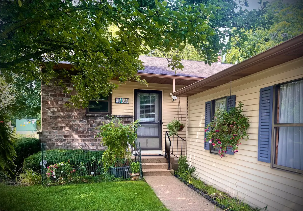3250 Oxford Drive Se, Kentwood, MI 49512 - #1
