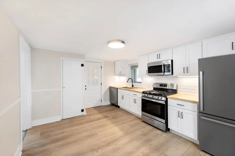 1031 Hamilton Avenue Nw, Grand Rapids, MI 49504 - #3