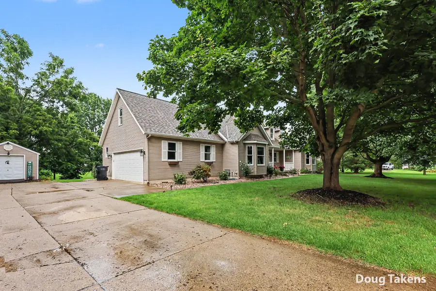 381 White Stag Court Sw, Grandville, MI 49418 - #2