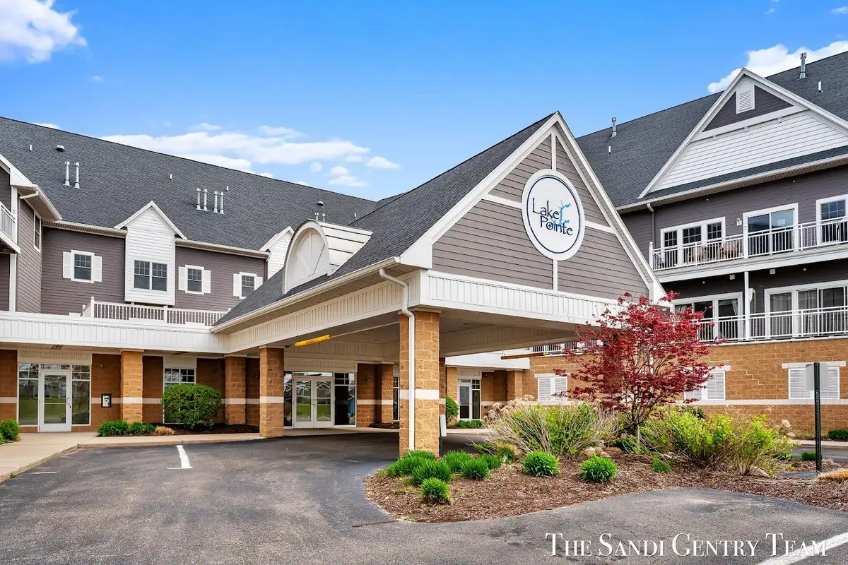 917 W Savidge Street #4, Spring Lake, MI 49456 - #1