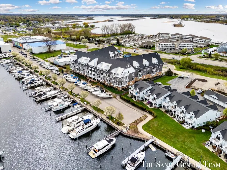 917 W Savidge Street #4, Spring Lake, MI 49456 - #3