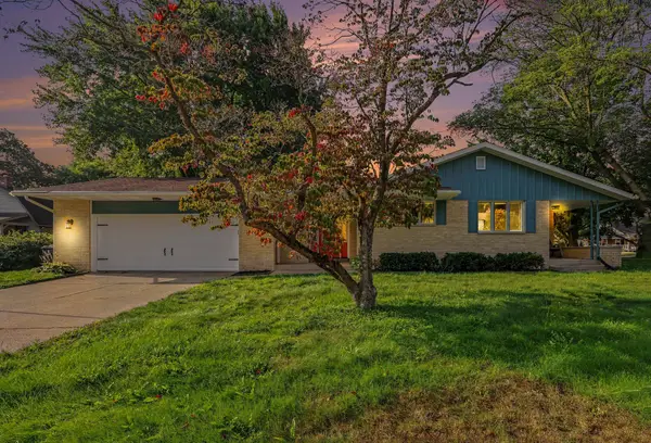 997 Colonial Court, Holland, MI 49423