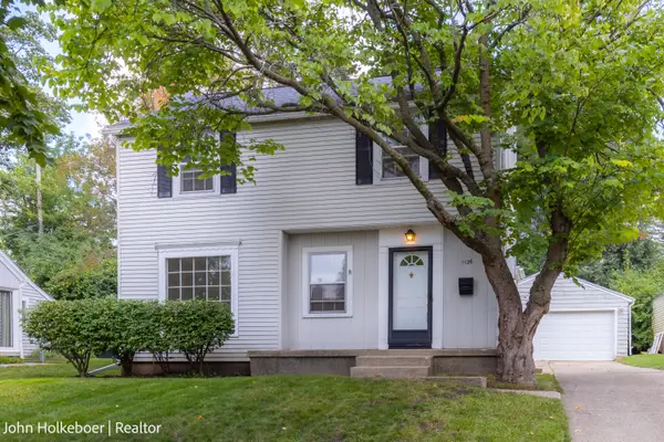 1126 Kenesaw Drive Se, East Grand Rapids, MI 49506