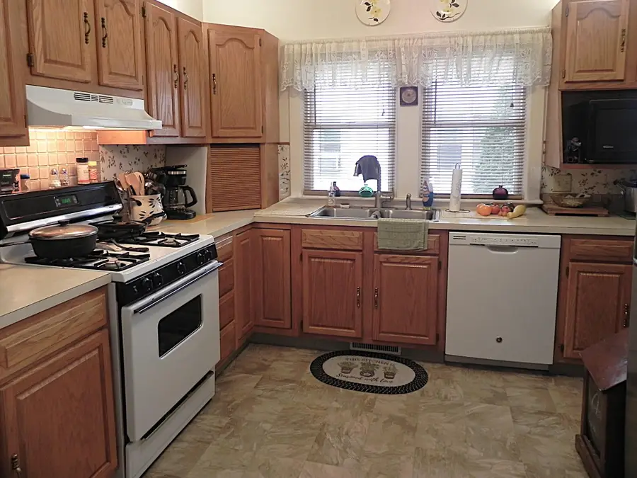 211 E Electric Court, Sturgis, MI 49091 - #2