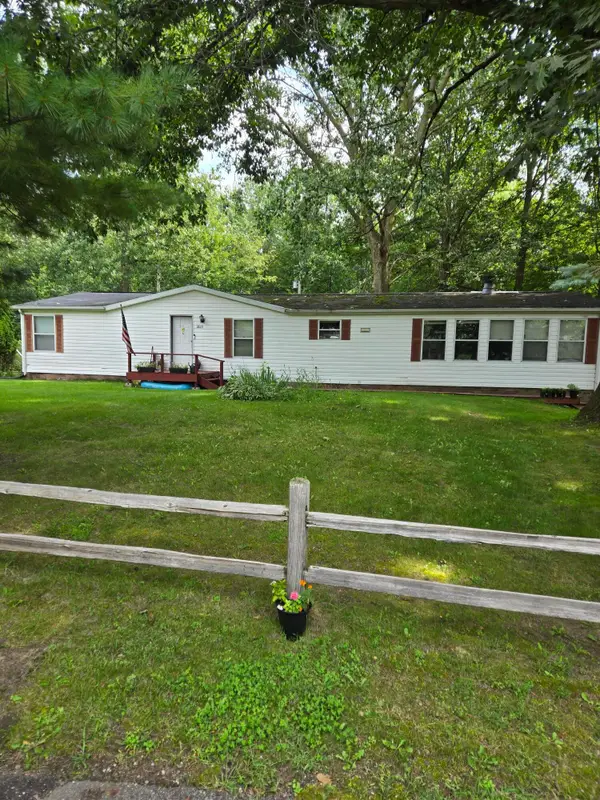 2625 Sanford Drive, Hillsdale, MI 49242