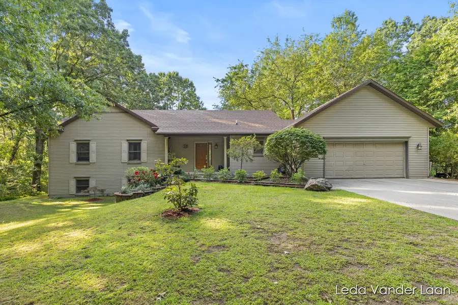 9520 Hidden Bluff Drive Ne, Rockford, MI 49341 - #2