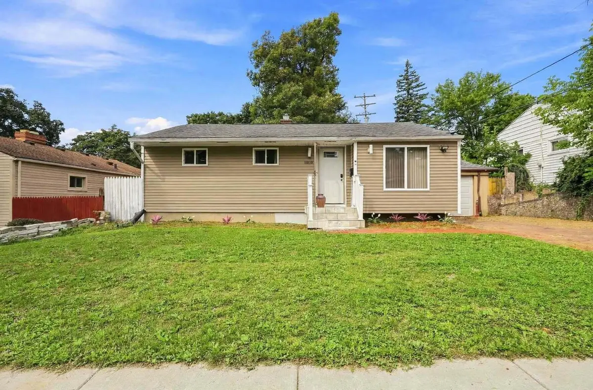 3814 Cherokee Avenue, Flint, MI 48507 - #1