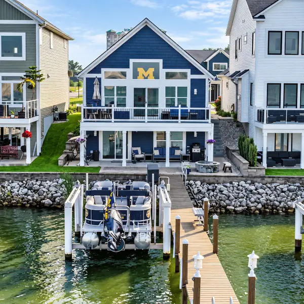 303 Terrace Point Circle, Muskegon, MI 49440