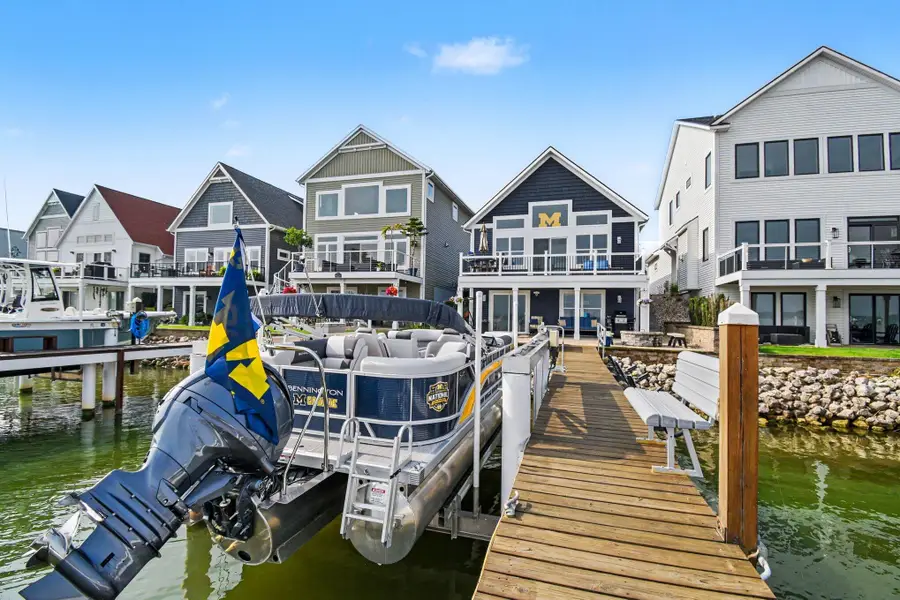 303 Terrace Point Circle, Muskegon, MI 49440 - #2