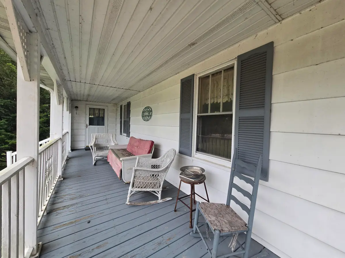 30321 W Jefferson Avenue, Gibraltar, MI 48173 - #1