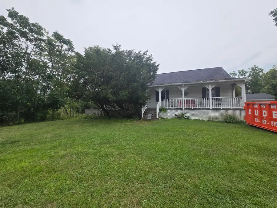 30321 W Jefferson Avenue, Gibraltar, MI 48173 - #2