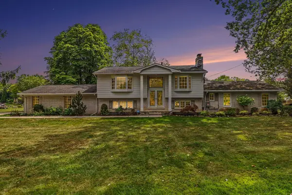 7436 Oak Bay Drive, White Lake, MI 48383