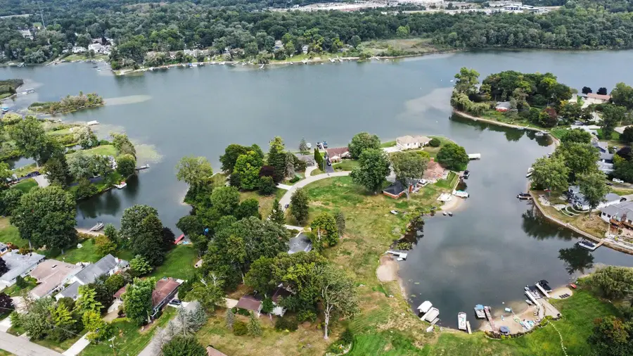 7436 Oak Bay Drive, White Lake, MI 48383 - #2