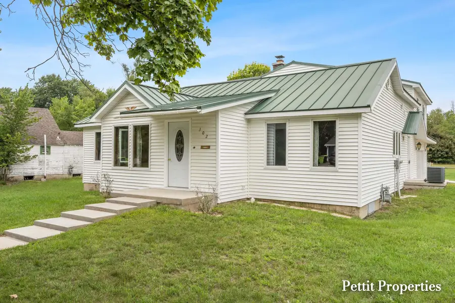 302 John Street, Clare, MI 48617 - #3