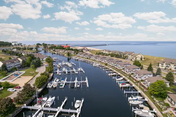 21 Marina Drive N, Manistee, MI 49660