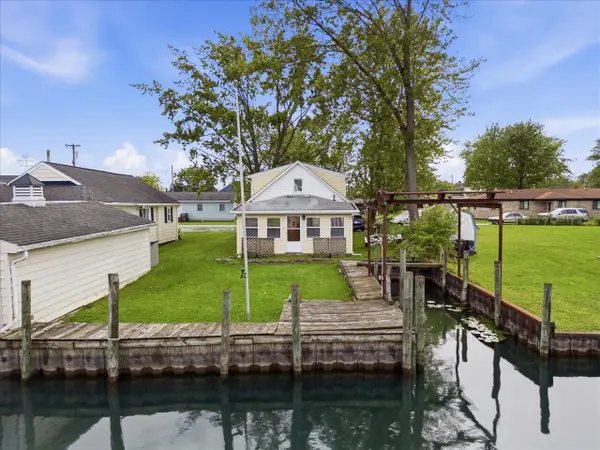 124 N Park Drive, Algonac, MI 48001