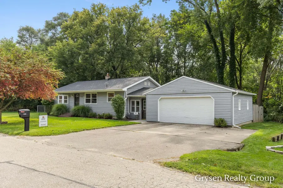 2034 Acton Road Nw, Grand Rapids, MI 49504 - #2