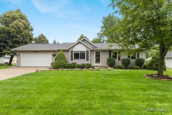 5064 Shinnecock Hills Drive Nw, Comstock Park, MI 49321