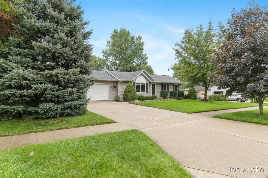 5064 Shinnecock Hills Drive Nw, Comstock Park, MI 49321 - #3