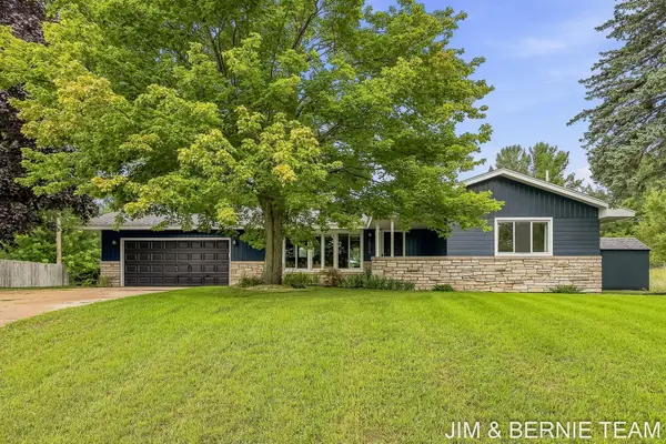 18019 Mohawk Drive, Spring Lake, MI 49456