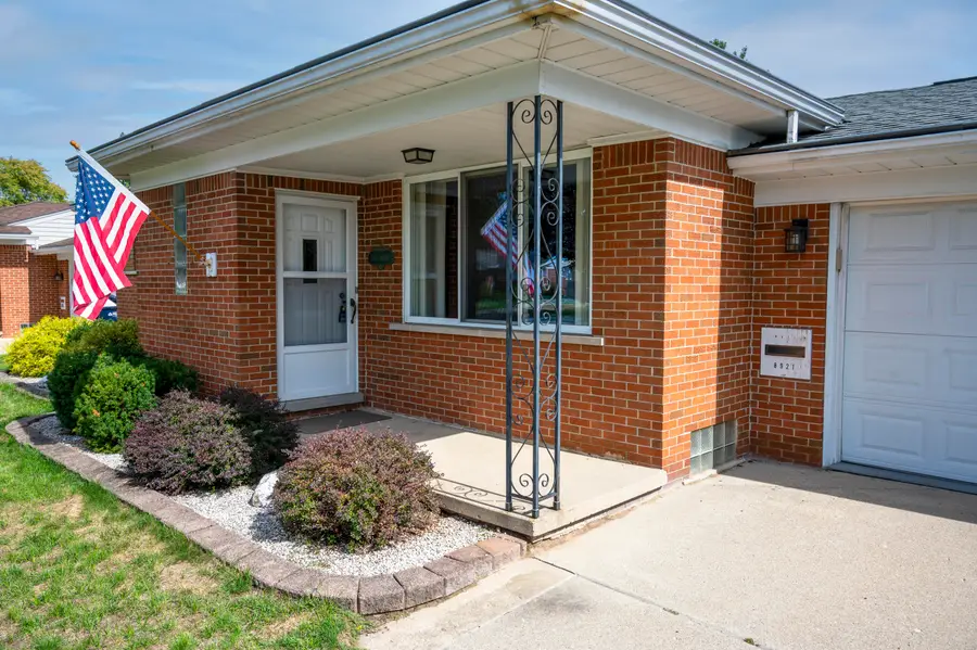 8921 Ardel Drive, Sterling Heights, MI 48314 - #2