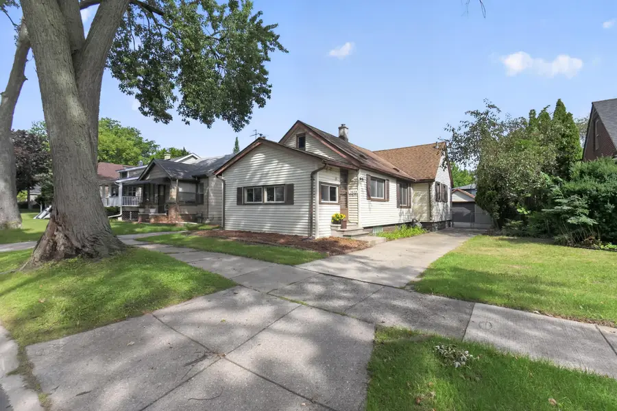 2022 Hampton Road, Grosse Pointe, MI 48236 - #2