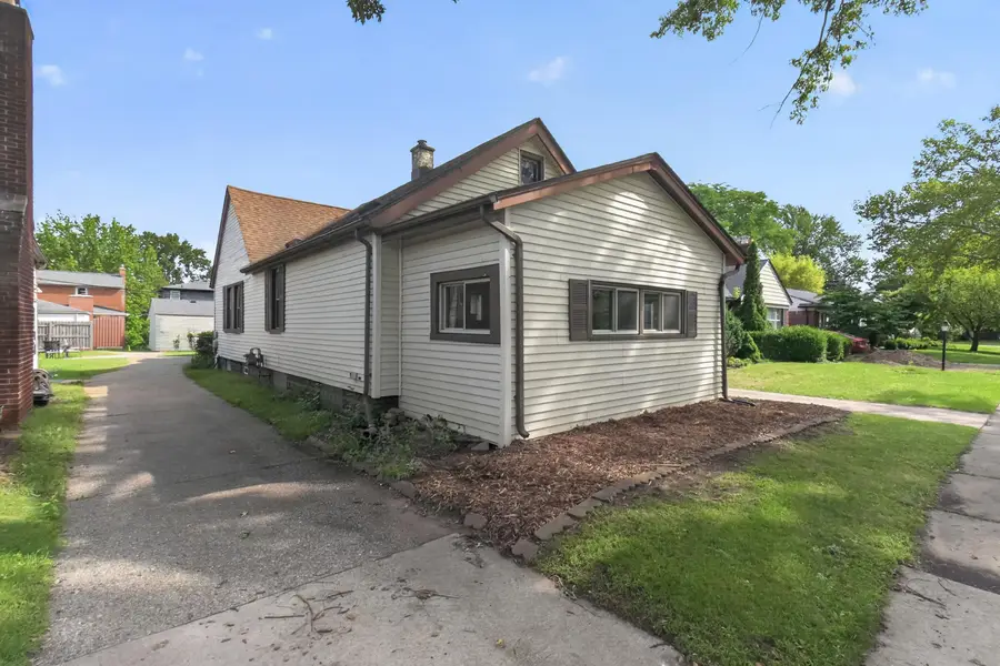2022 Hampton Road, Grosse Pointe, MI 48236 - #3