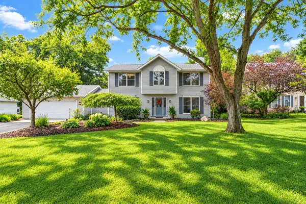 3055 Riverwoods Drive Ne, Rockford, MI 49341