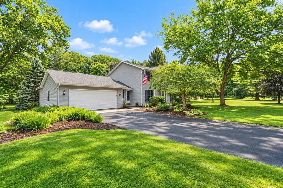 3055 Riverwoods Drive Ne, Rockford, MI 49341 - #3
