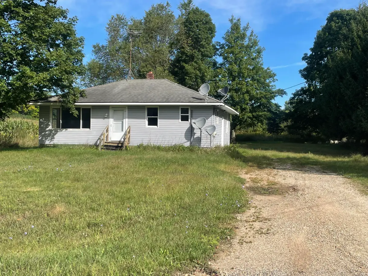 66 W Woodrow Road, Shelby, MI 49455 - #1