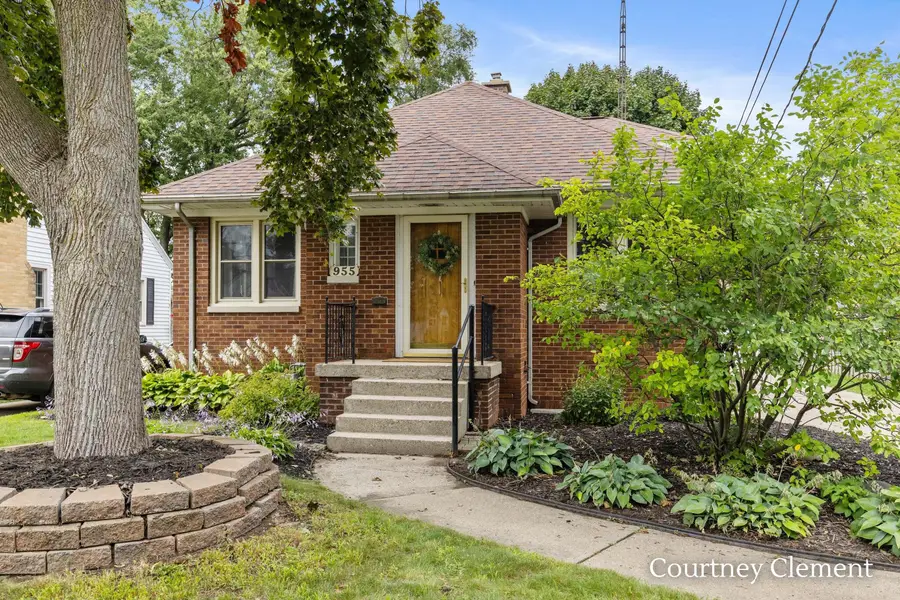 955 Northlawn Street Ne, Grand Rapids, MI 49505 - #2