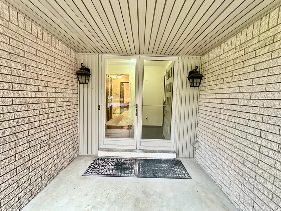 18975 Bainbridge Avenue, Livonia, MI 48152 - #3