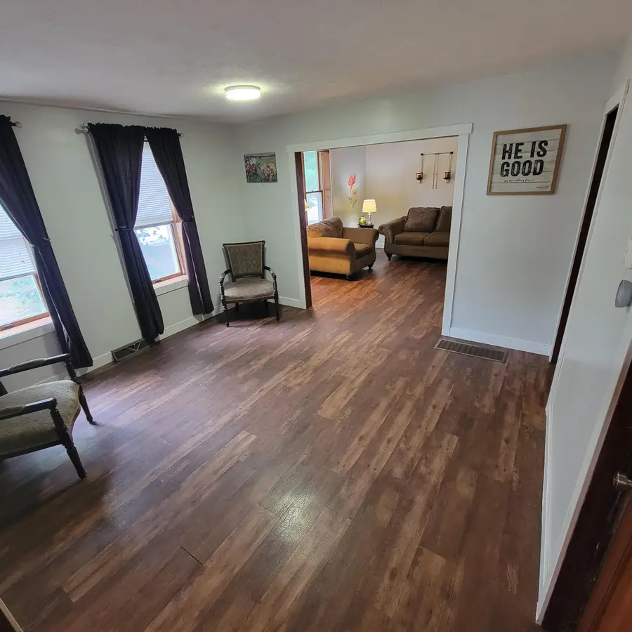 8 E Barton Street, Newaygo, MI 49337 - #2