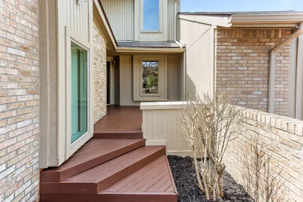 4291 Foxpointe Drive #53, West Bloomfield, MI 48323