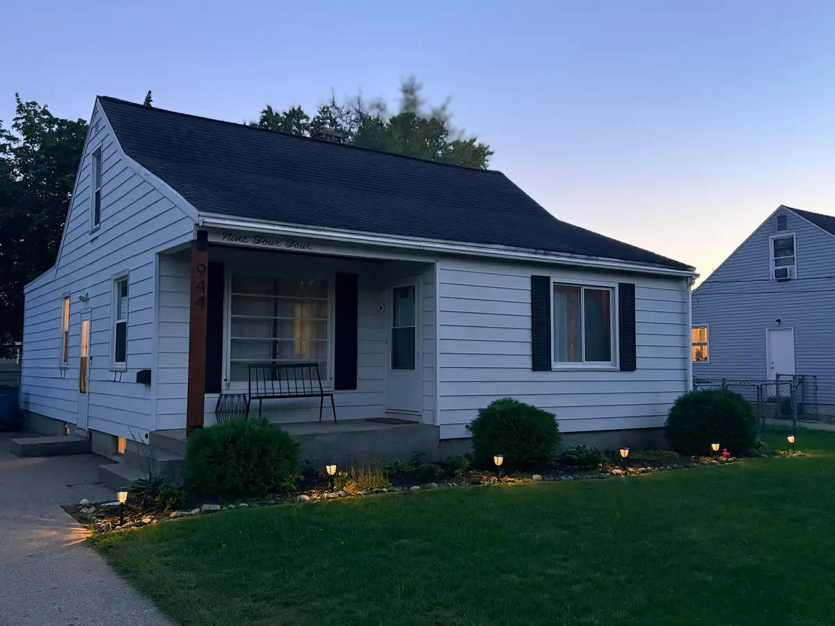 944 Kentfield Street Sw, Wyoming, MI 49509 - #1