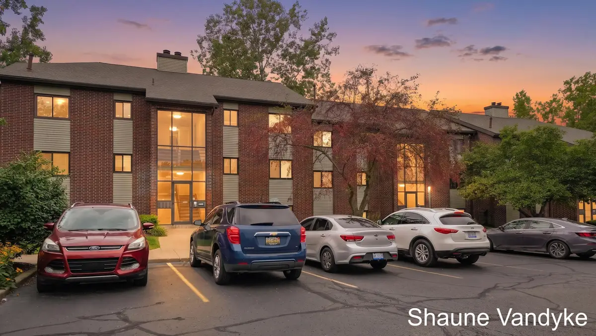 3400 Devonwood Hills Ne #E, Grand Rapids, MI 49525 - #1