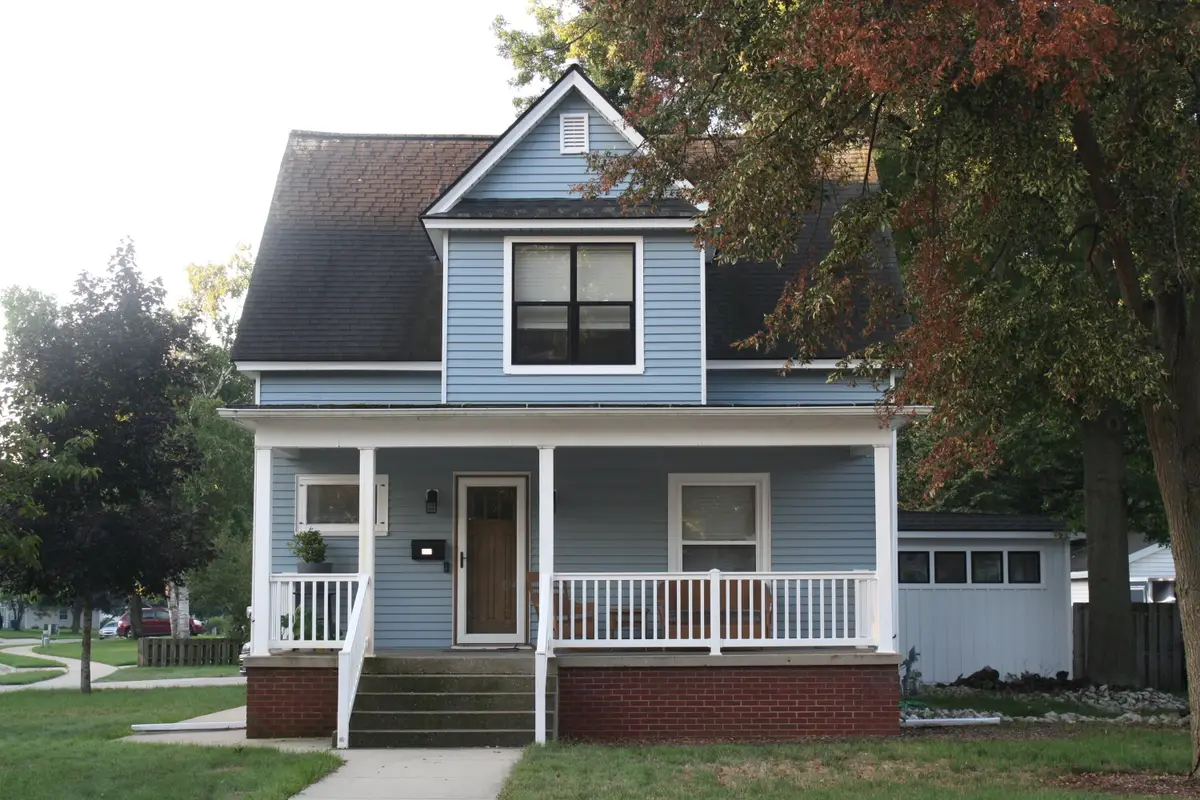 522 E Lincoln Avenue, Zeeland, MI 49464 - #1