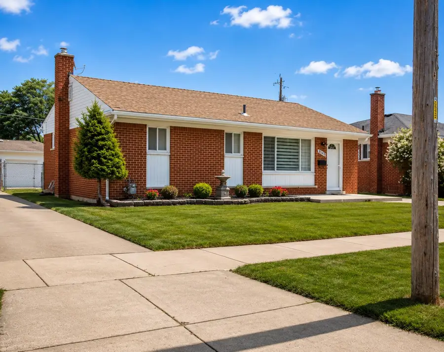 8544 Kinloch Street, Dearborn Heights, MI 48127 - #3