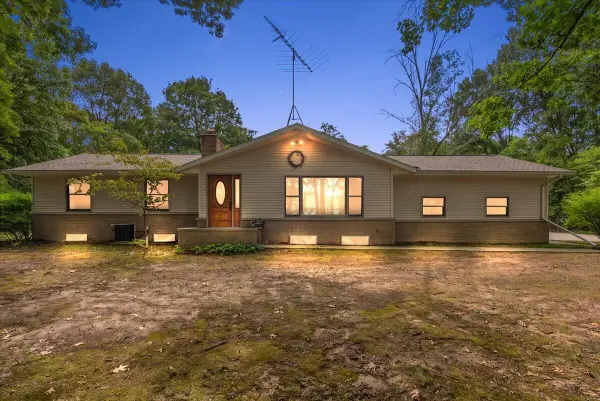28193 60th Avenue, Lawton, MI 49065
