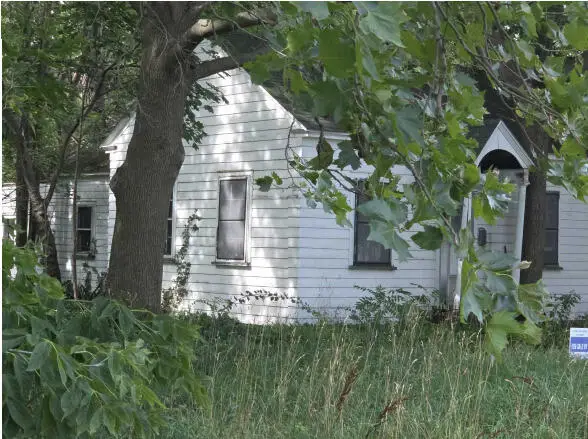 697 W Grand Avenue, Muskegon, MI 49441 - #2