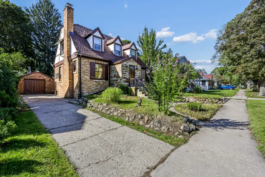 1053 W Forest Avenue, Muskegon, MI 49441 - #2