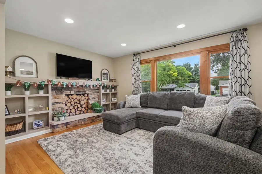 2623 Valley Avenue Nw, Grand Rapids, MI 49544 - #2