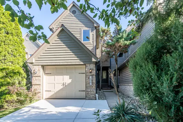 452 Village Oaks Court, Ann Arbor, MI 48103
