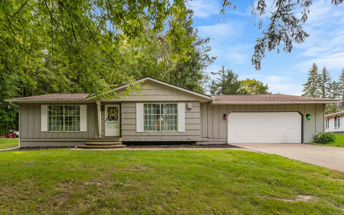 190 W Bacon Street, Hillsdale, MI 49242 - #1