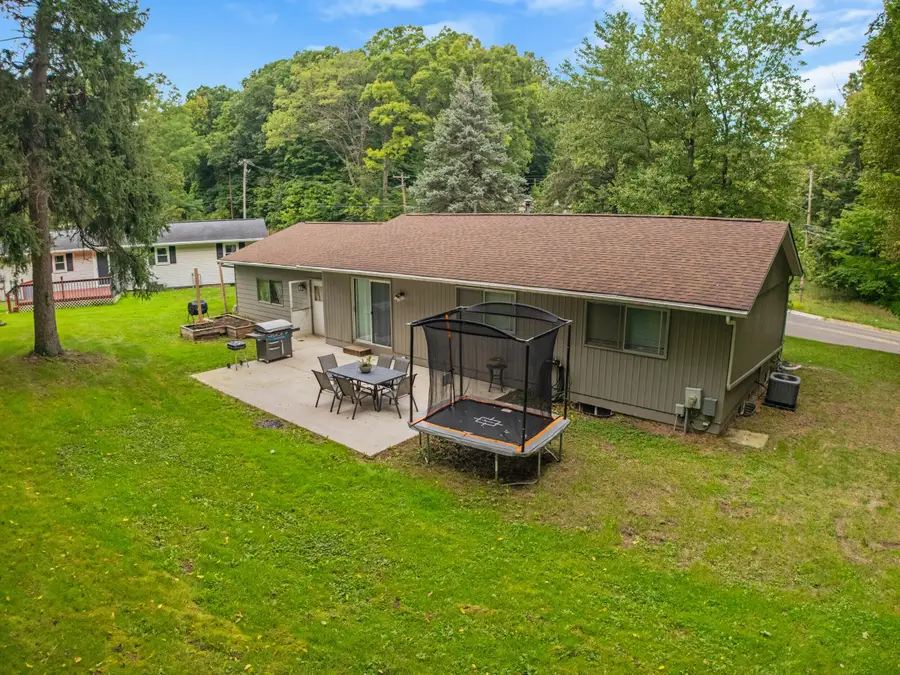 190 W Bacon Street, Hillsdale, MI 49242 - #3